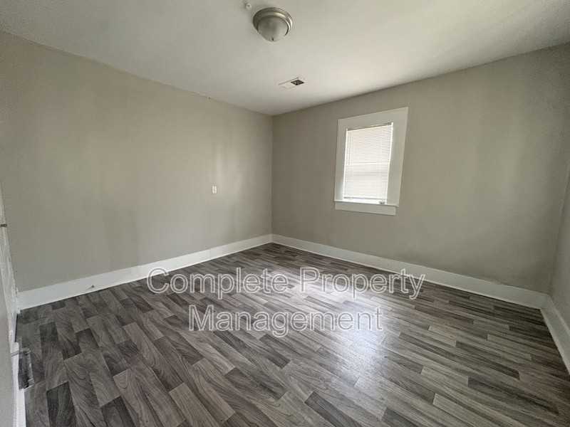 6112 Blocton Ave - Photo 3 of 9