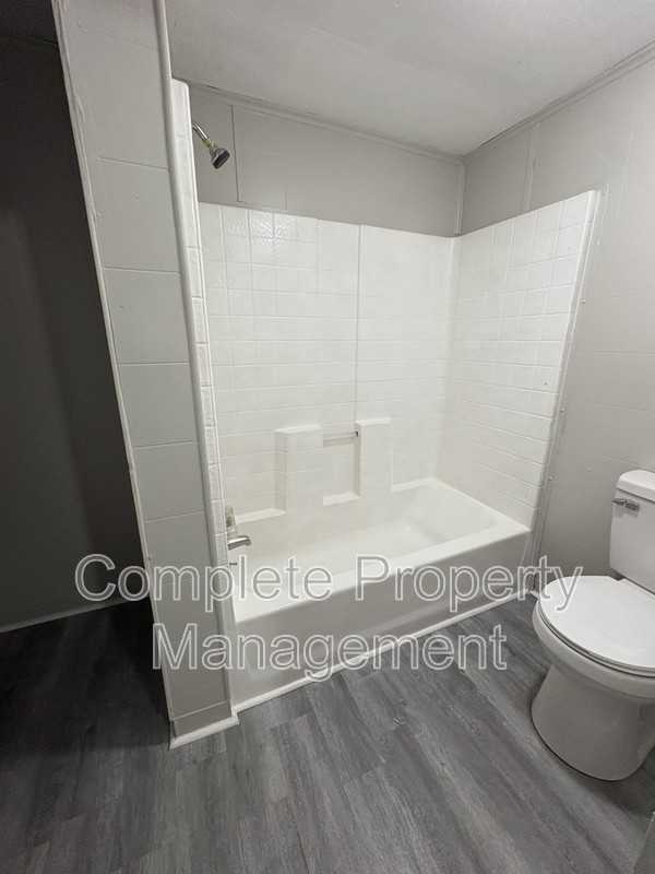 6112 Blocton Ave - Photo 5 of 9