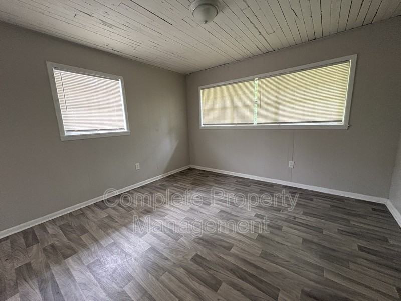 6112 Blocton Ave - Photo 6 of 9