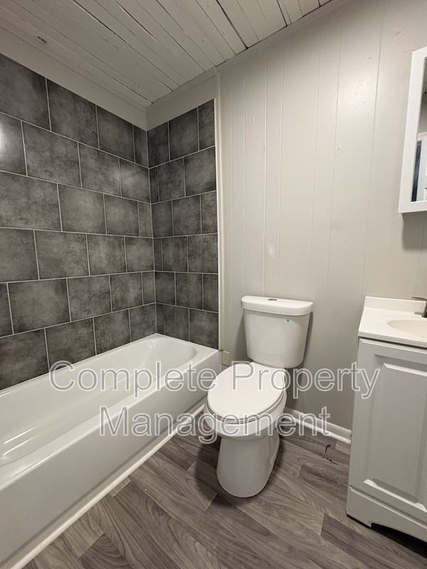 6112 Blocton Ave - Photo 7 of 9