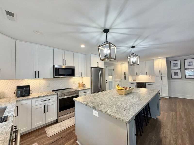 908 Plateau Ln - Photo 4 of 28