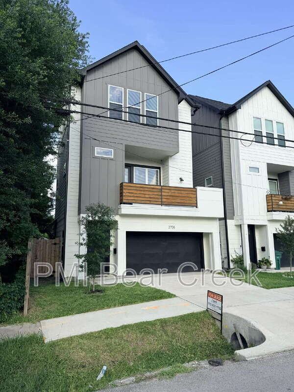 2706 Cochran St - Photo 2 of 31