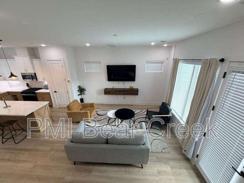 2706 Cochran St - Photo 7 of 31