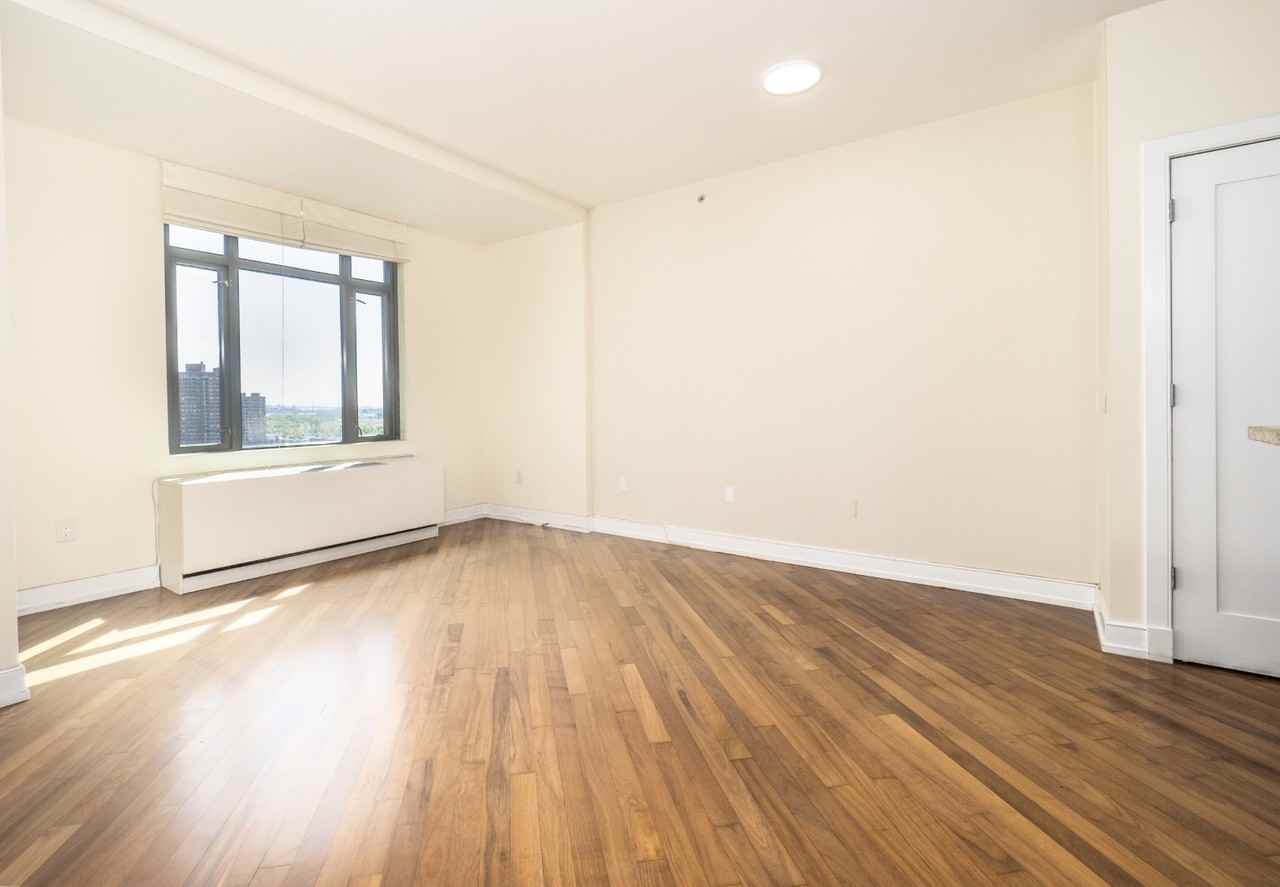 105 Greene Street #1505 - Photo 2 of 12