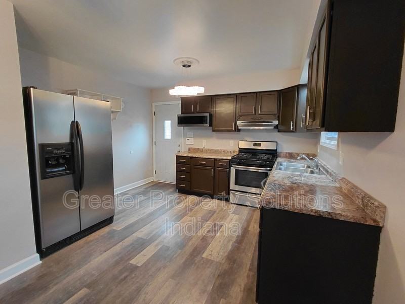 1932 S Park Ave - Photo 3 of 7