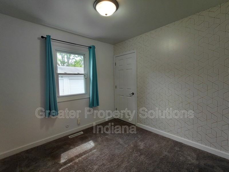 1932 S Park Ave - Photo 6 of 7