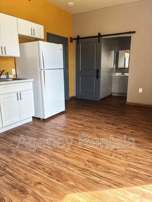 1407 Pensacola St #403 - Photo 3 of 9