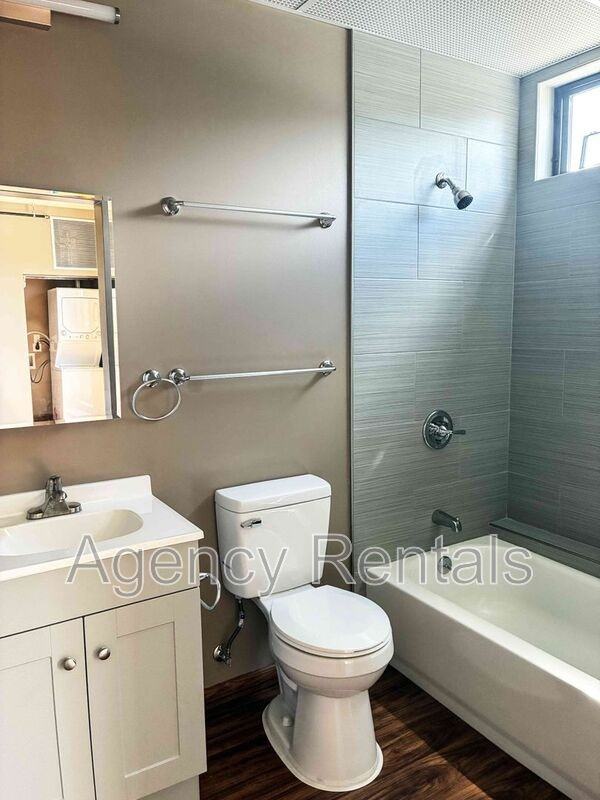 1407 Pensacola St #403 - Photo 4 of 9