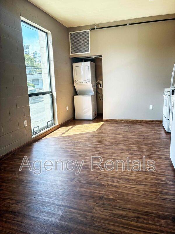 1407 Pensacola St #403 - Photo 5 of 9