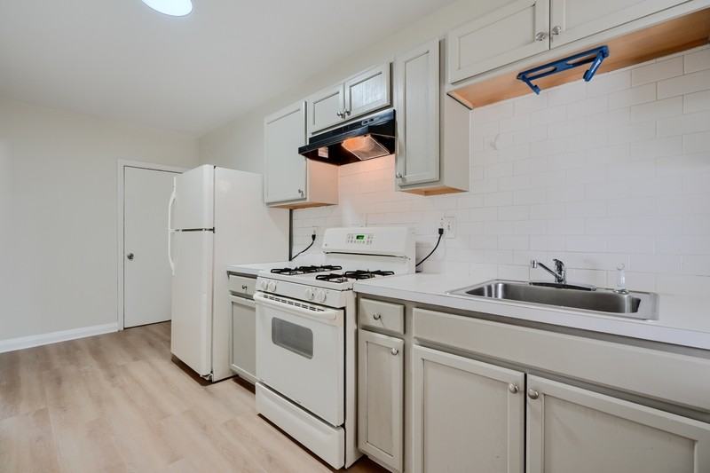 2976 Cornwall Rd - Photo 2 of 25