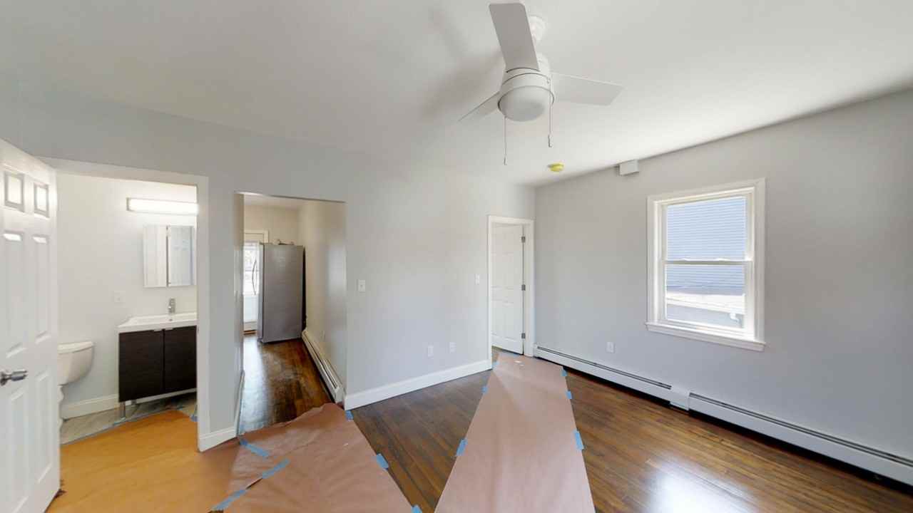 836 Canterbury St #2R - Photo 3 of 17