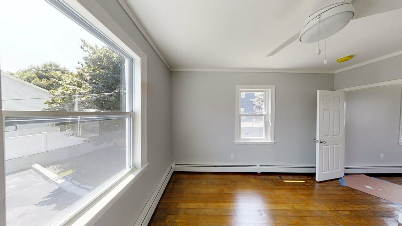 836 Canterbury St #2R - Photo 7 of 17
