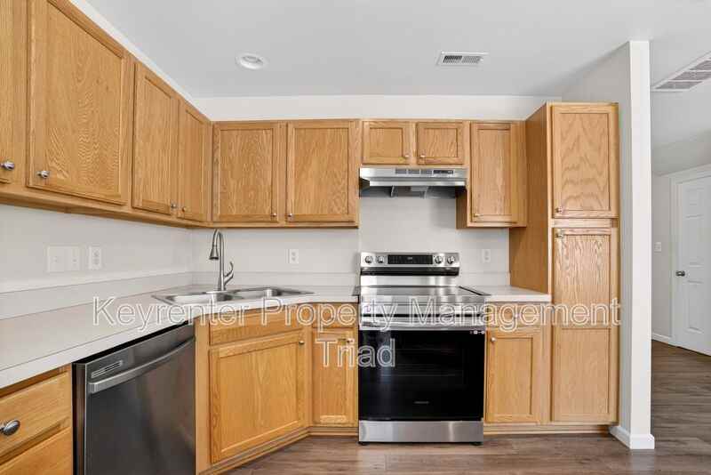 805 Creek Crossing Trl - Photo 2 of 30