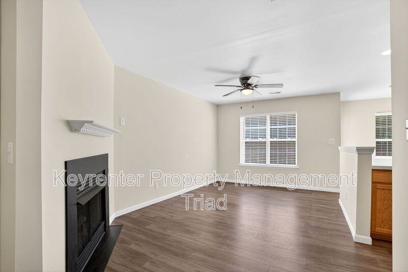 805 Creek Crossing Trl - Photo 3 of 30