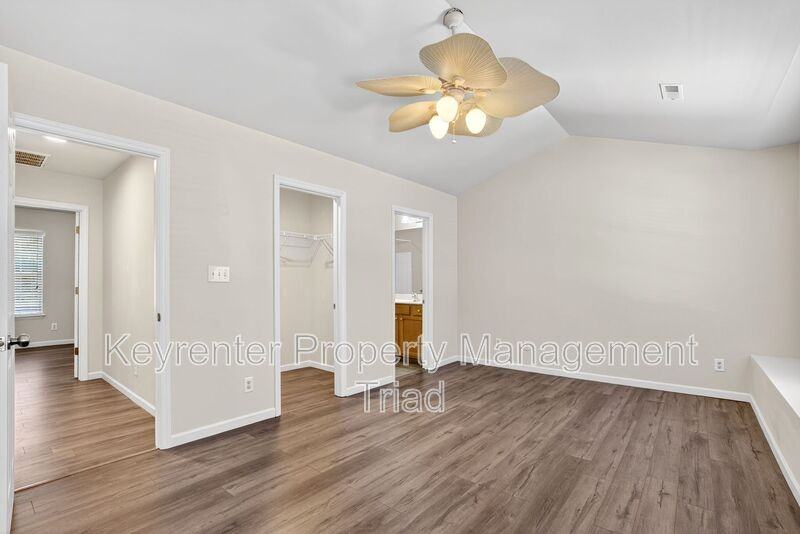805 Creek Crossing Trl - Photo 5 of 30