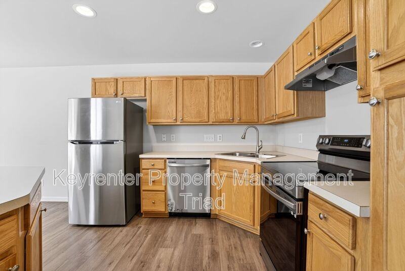 805 Creek Crossing Trl - Photo 7 of 30