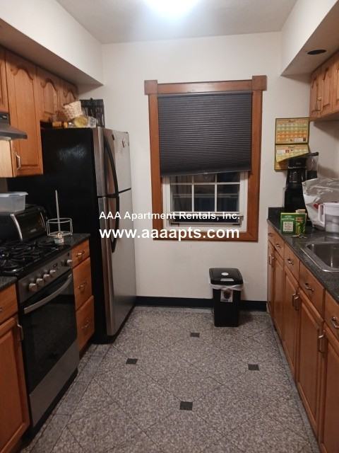 Division St #2L - Photo 2 of 10