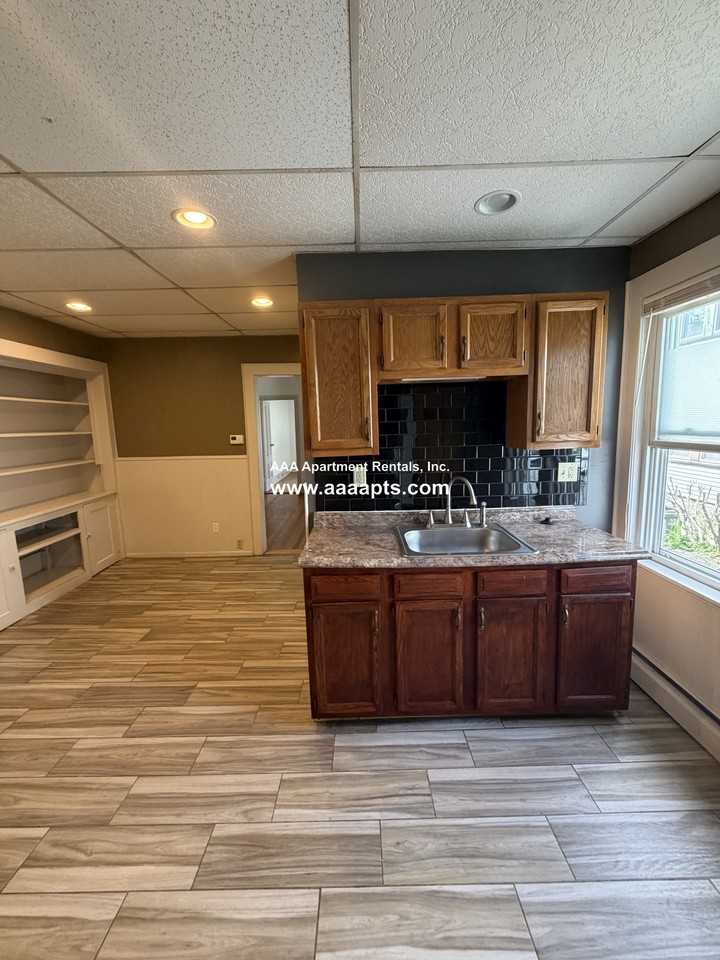 Medford St #1L - Photo 2 of 10