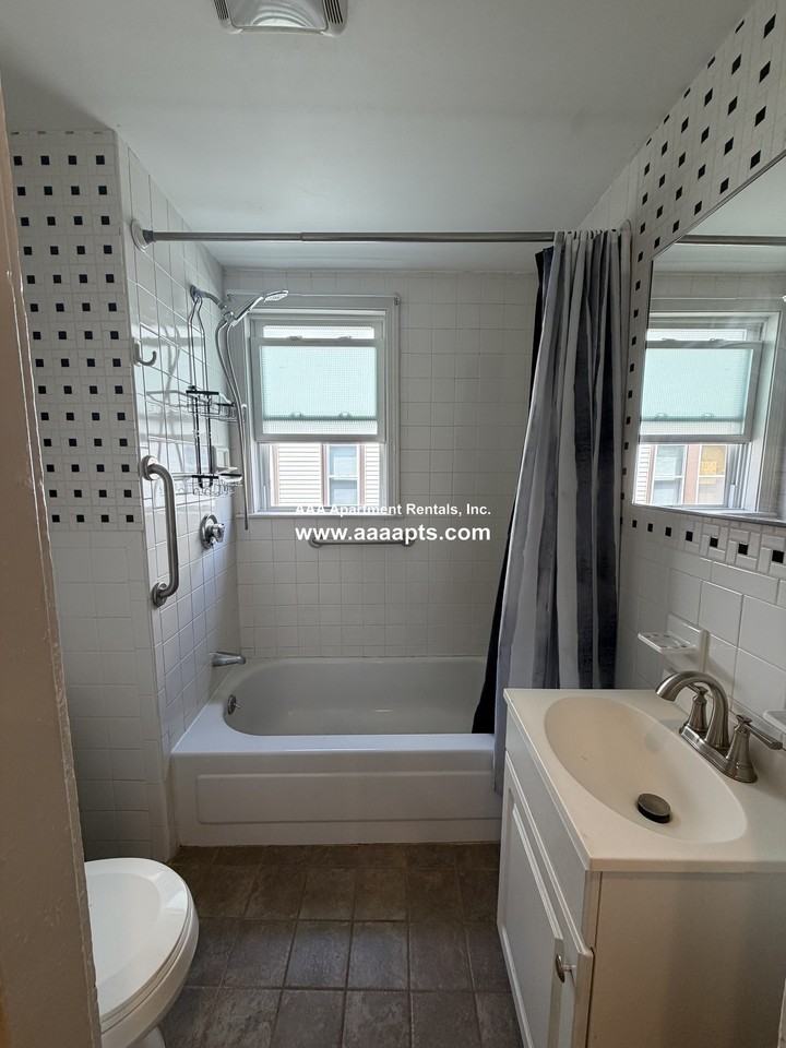 Medford St #1L - Photo 5 of 10