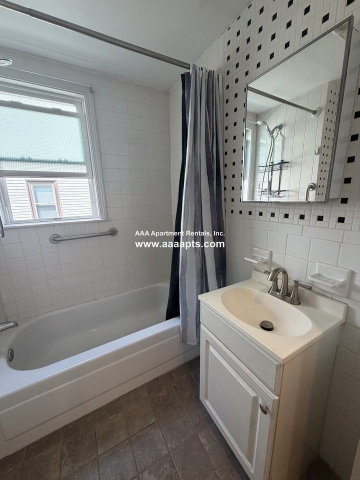 Medford St #1L - Photo 6 of 10