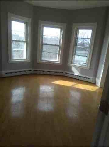 14 Boardman St #2 - Photo 4 of 11
