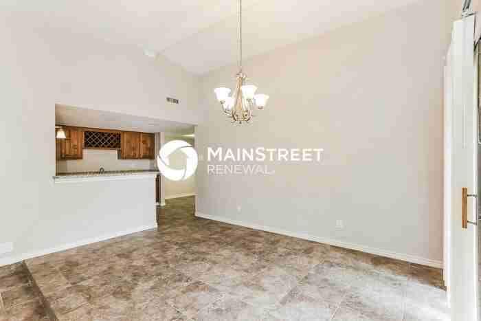 4713 Zanes Ct - Photo 3 of 16