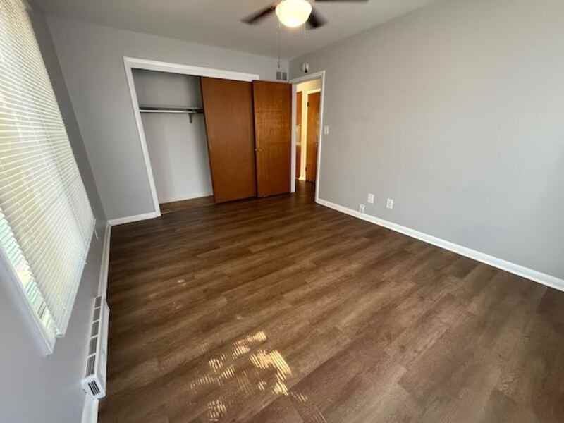 911 N Sheridan Rd - Photo 5 of 9