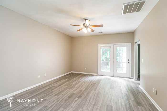 677 Continental Dr - Photo 4 of 15