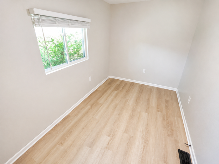 931 Crestline Dr - Photo 3 of 13