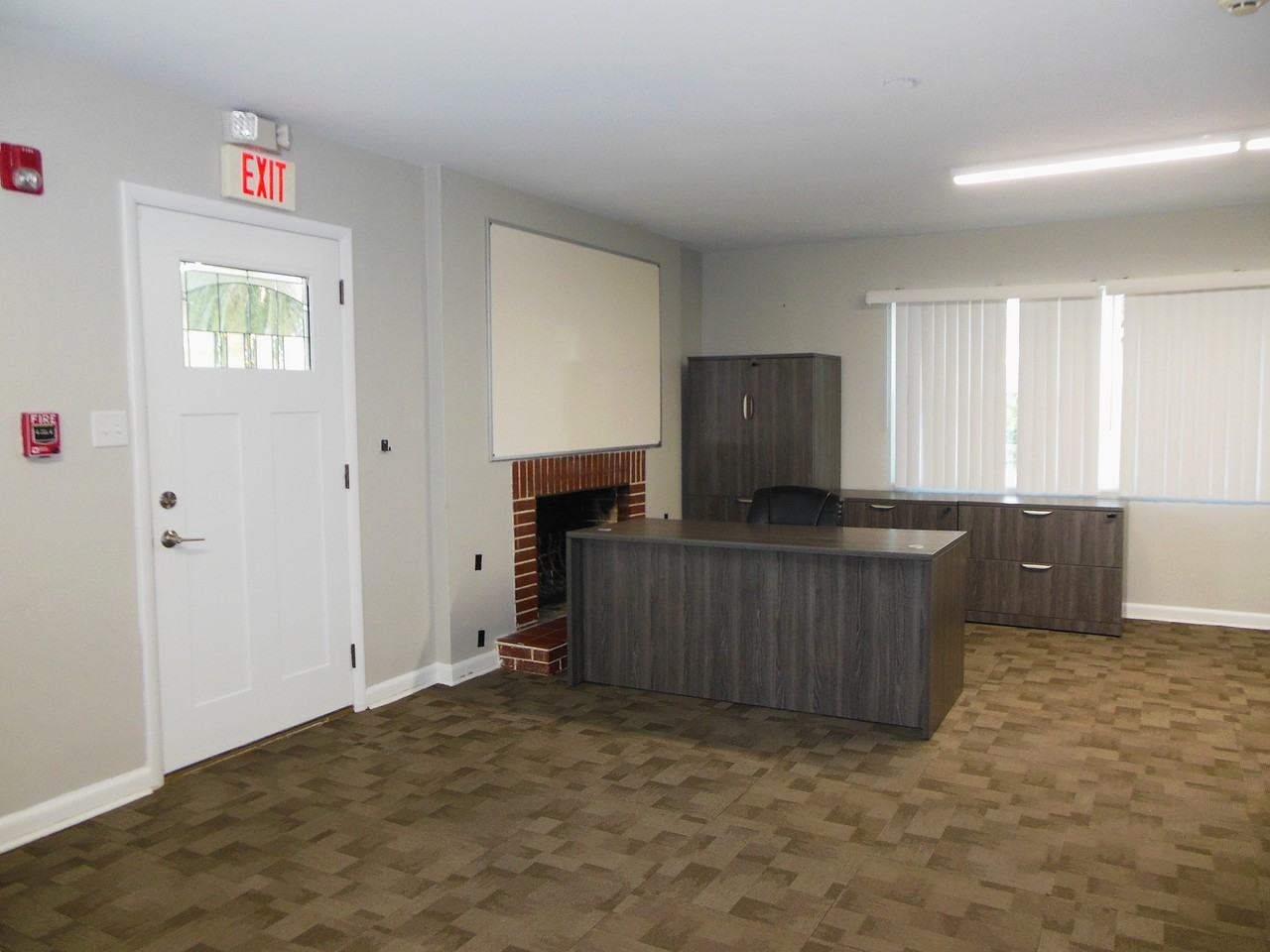 500 S Dexter Ave - Photo 3 of 22