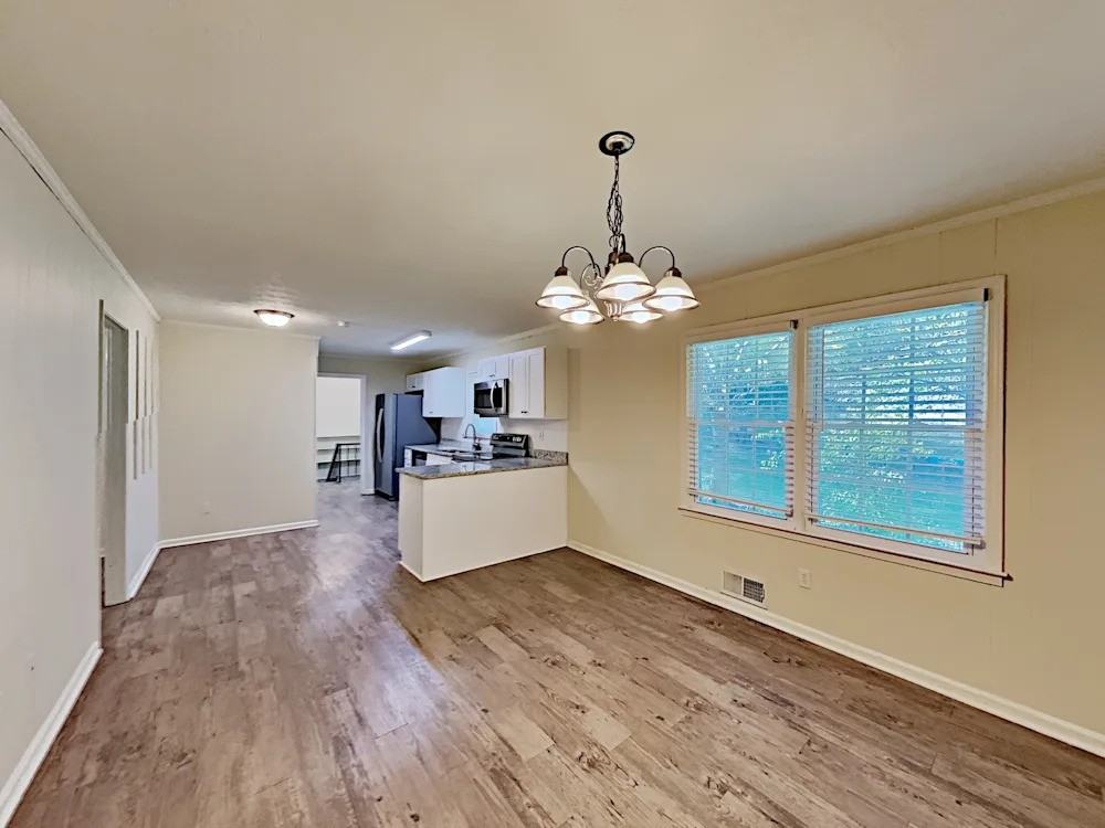 879 Howard Ct Sw #NA - Photo 4 of 7