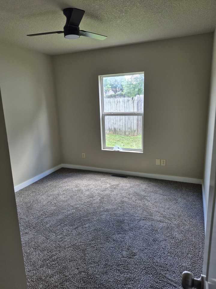 735 Crockett Dr #NA - Photo 2 of 20