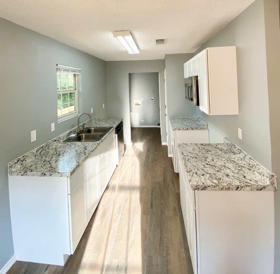 903 S 18th St #NA - Photo 2 of 16
