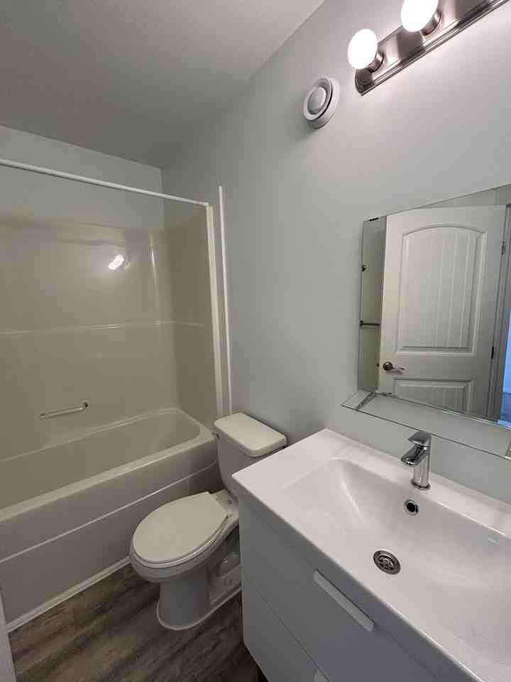 12148 105 St Nw - Photo 2 of 13