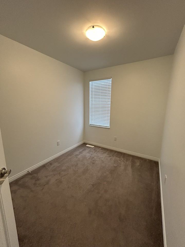 12148 105 St Nw - Photo 3 of 13