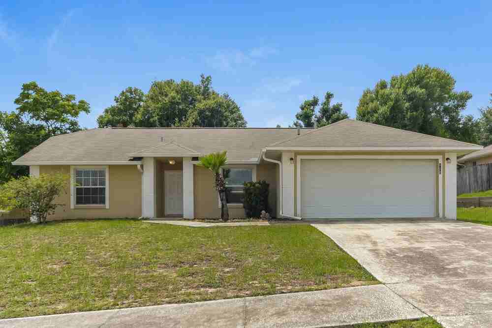 918 Palm Forest Ln