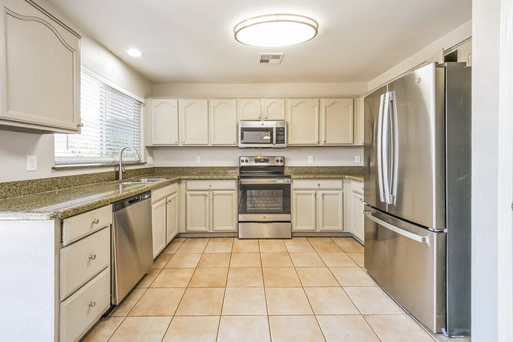 1036 W Olive Ave - Photo 6 of 17