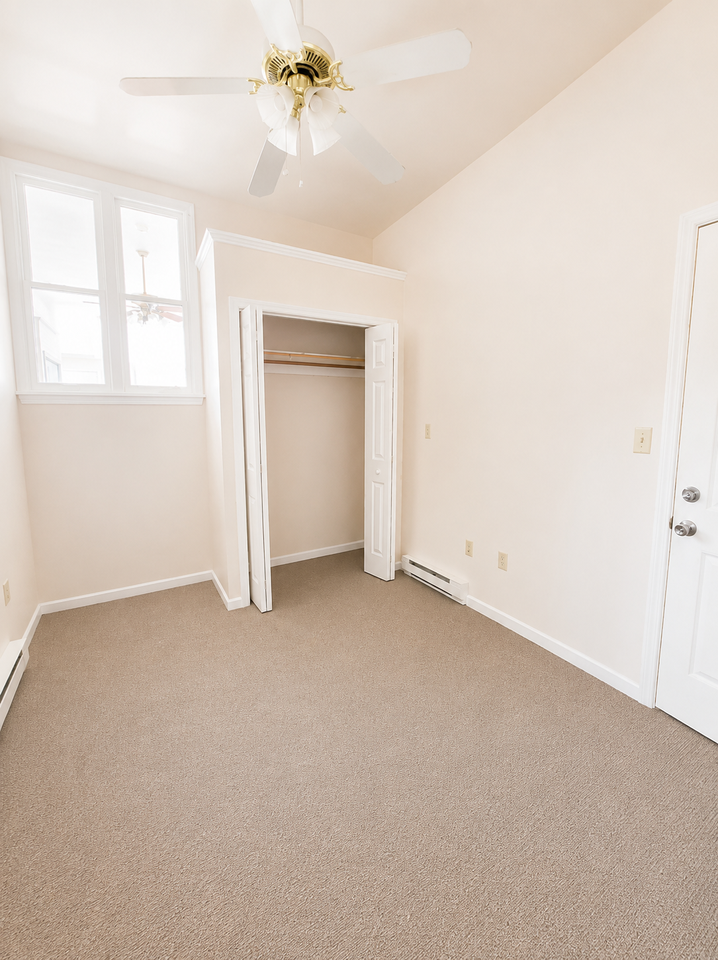 283 E Main St #7 - Photo 4 of 7