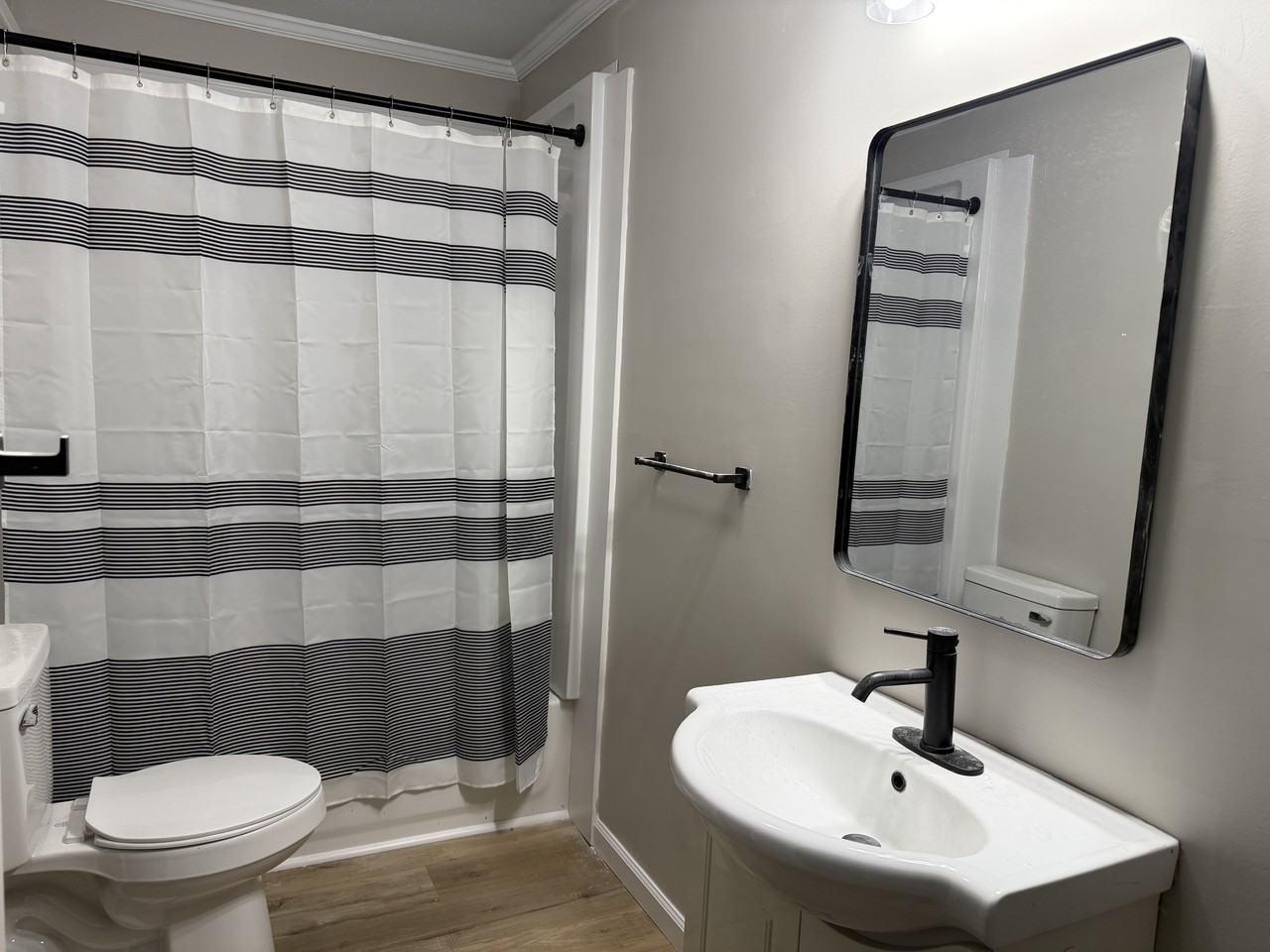 2559 Saint Clair St #1 - Photo 3 of 8