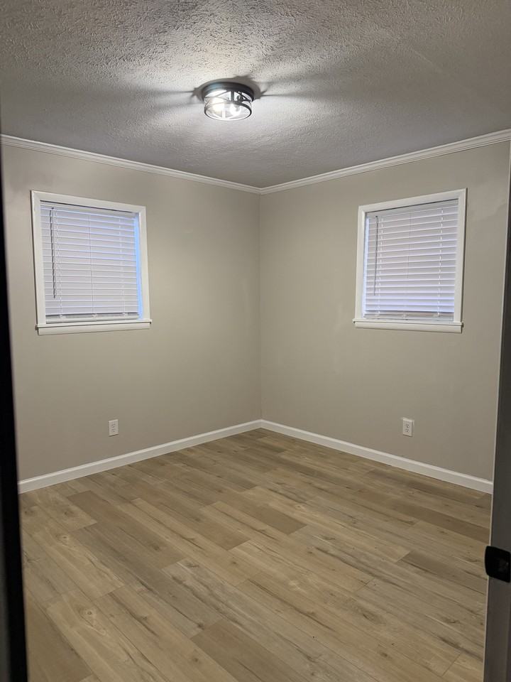 2559 Saint Clair St #1 - Photo 5 of 8
