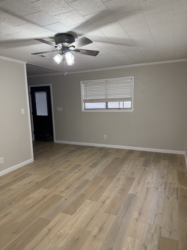 2559 Saint Clair St #1 - Photo 6 of 8