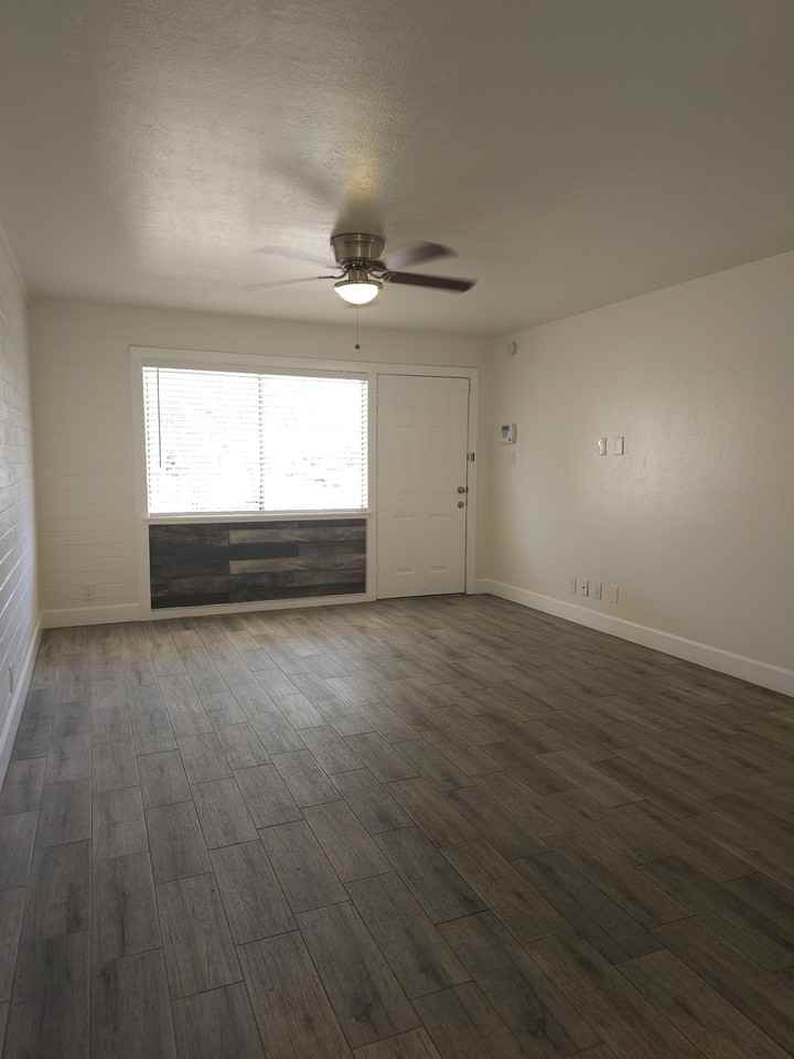 824 E Rose Ln #4 - Photo 2 of 29