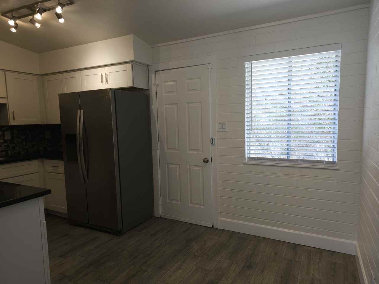 824 E Rose Ln #4 - Photo 5 of 29