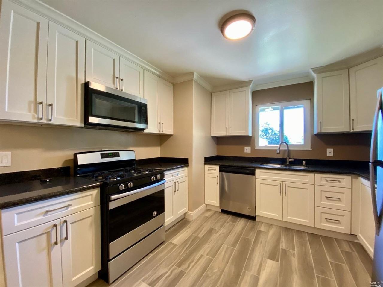 254 De Soto Dr #1 - Photo 3 of 11