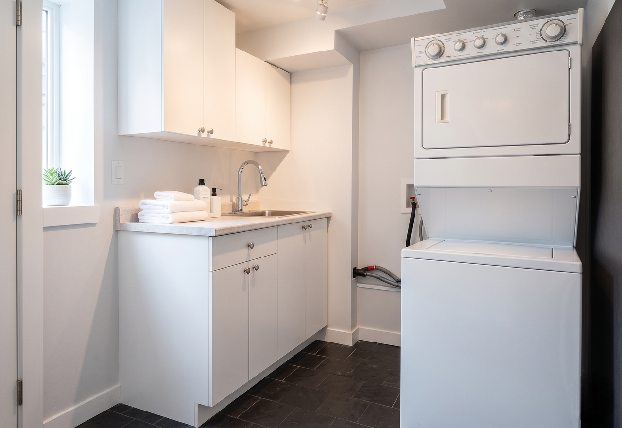 7951 Thormanby Crescent - Photo 6 of 7
