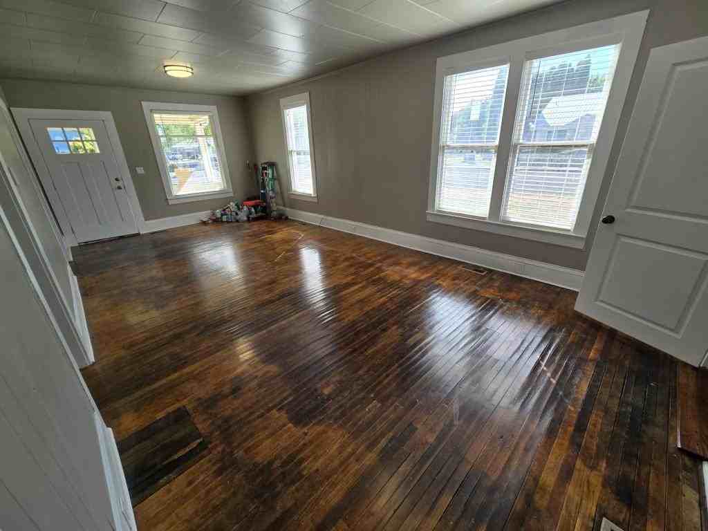 307 5th Ave N - Photo 6 of 18