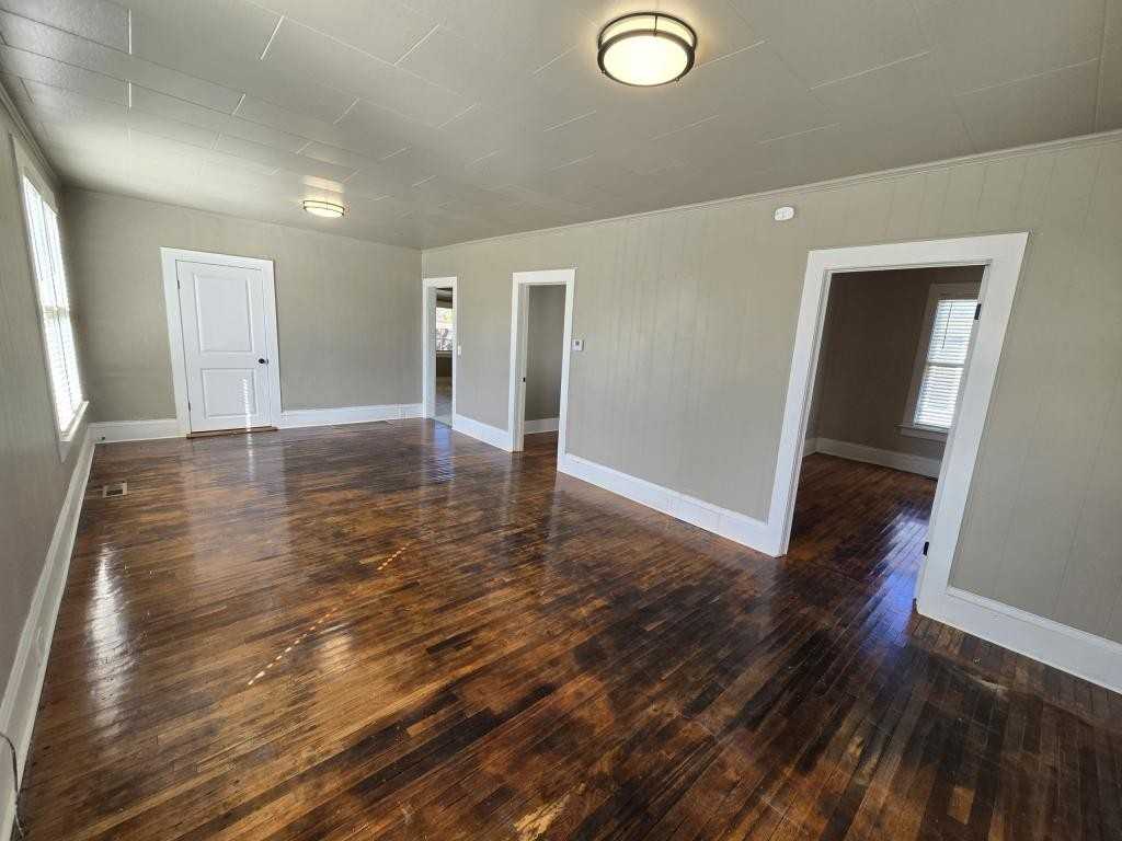 307 5th Ave N - Photo 7 of 18