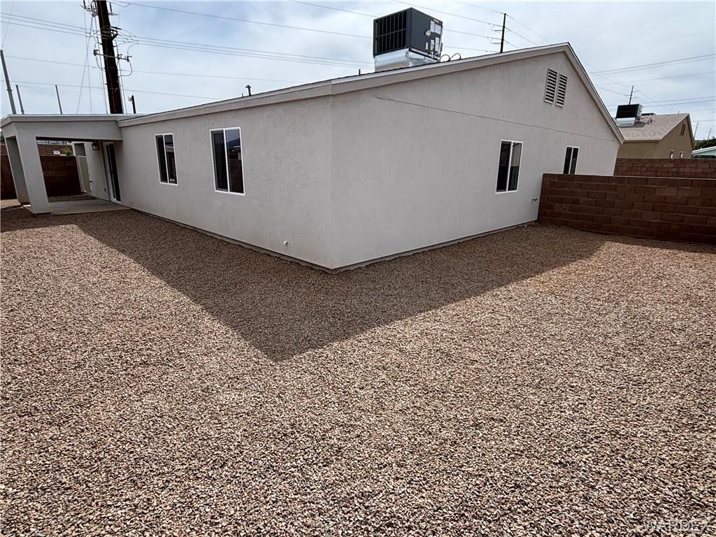 931 E Berk Ave - Photo 4 of 6