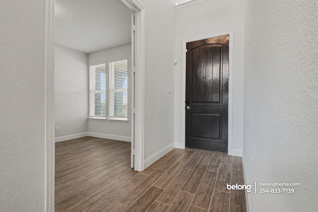 2172 Poppyvine Rd - Photo 5 of 32