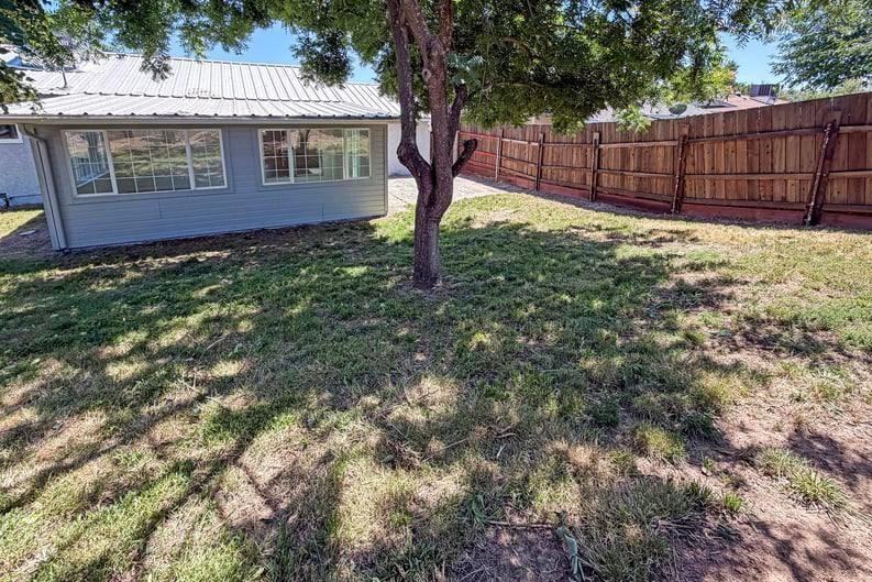 7827 Glen Tree Dr - Photo 2 of 24